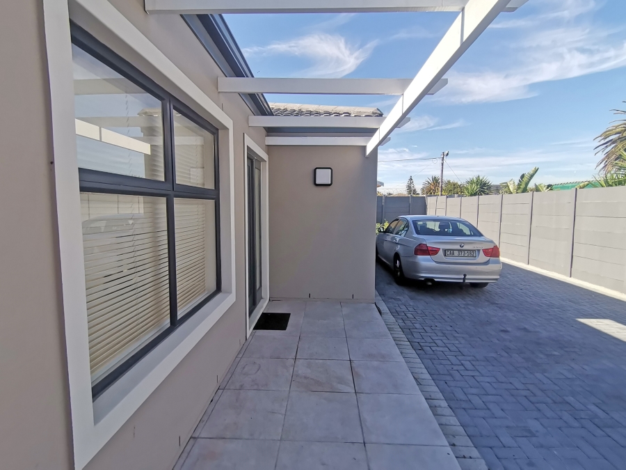 To Let 3 Bedroom Property for Rent in Athlone Western Cape